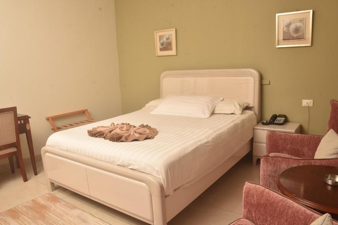 Crown Hotel Τζούμπα Εξωτερικό φωτογραφία