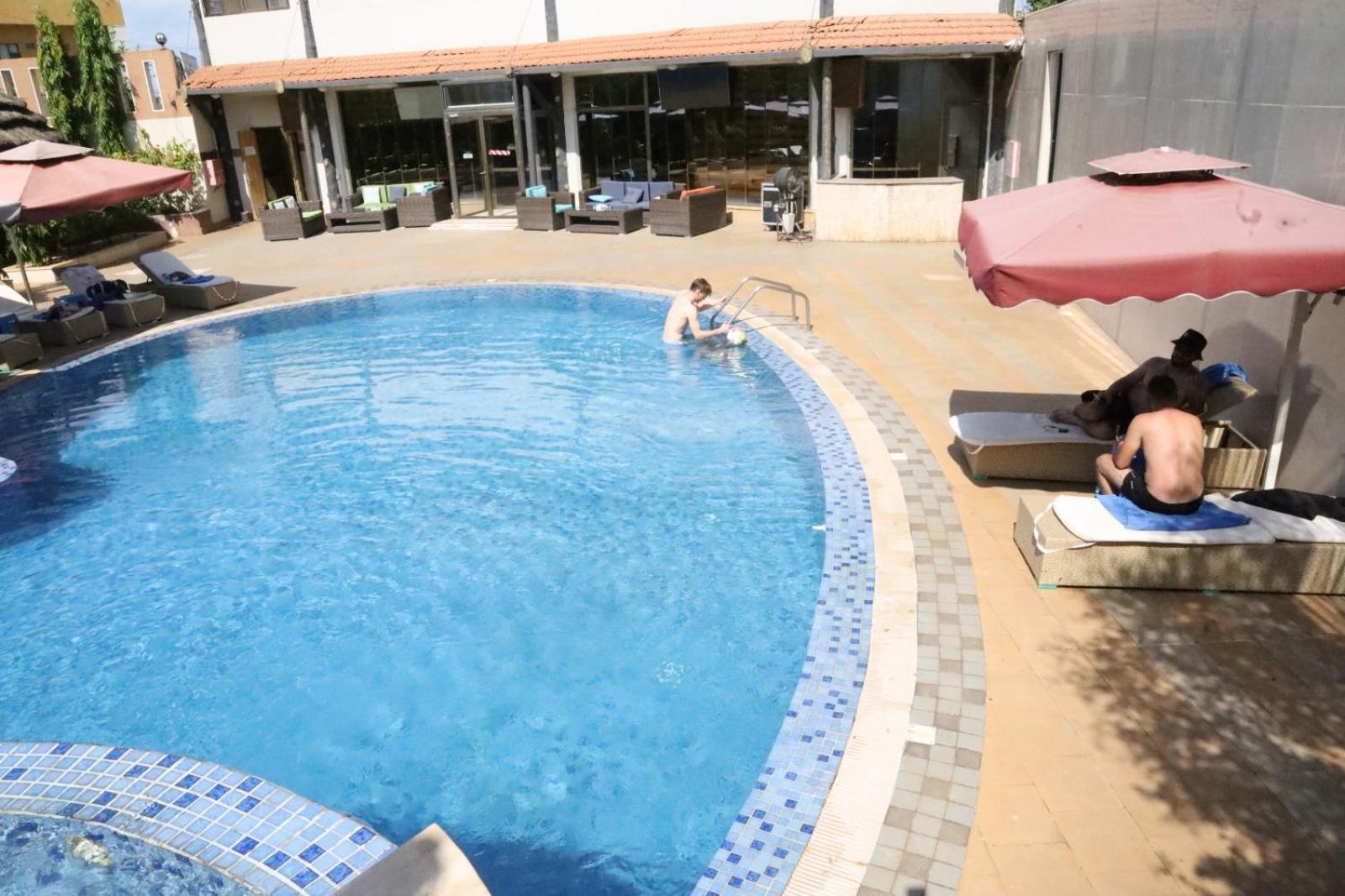 Crown Hotel Τζούμπα Εξωτερικό φωτογραφία